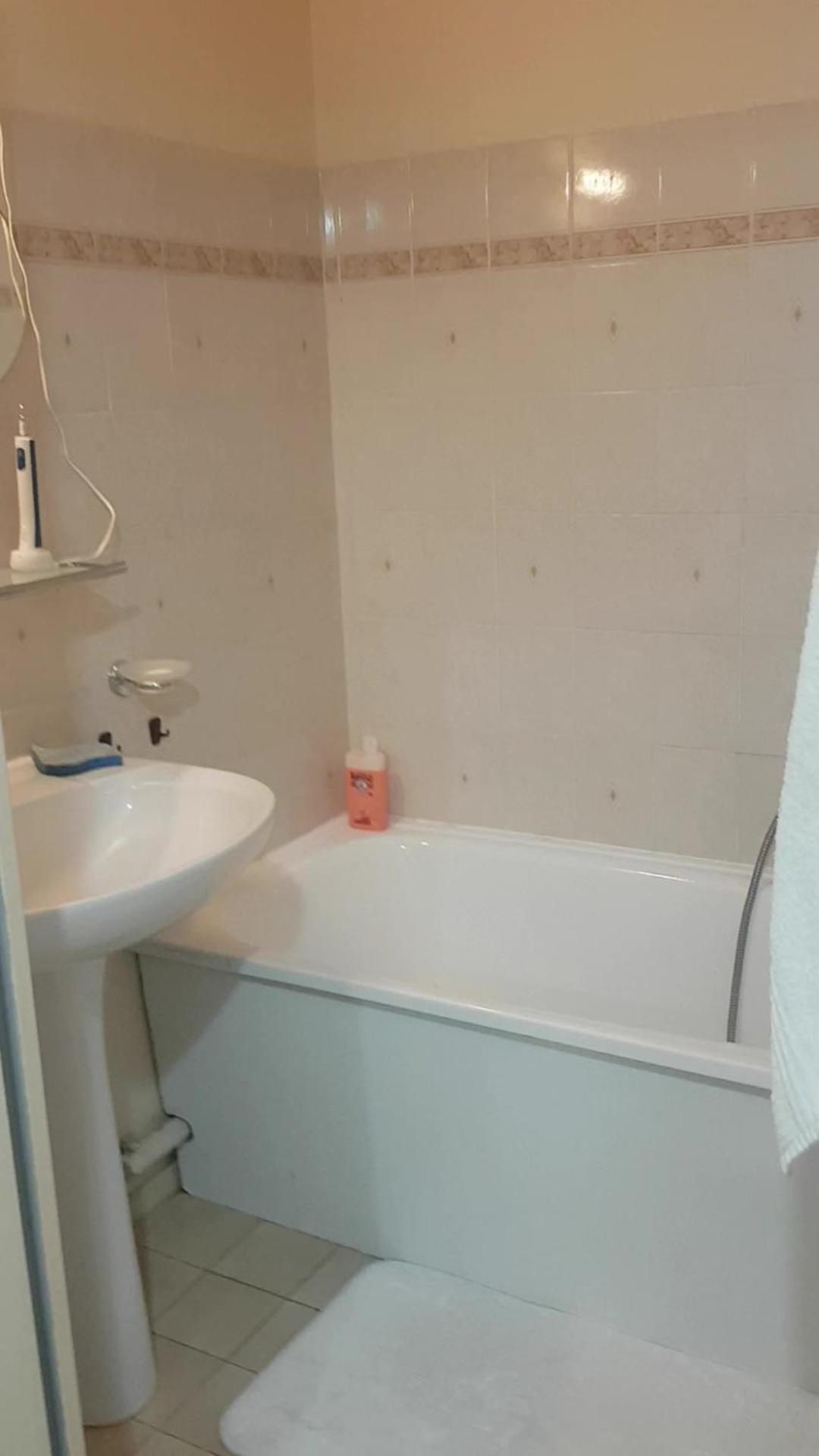Appartement T2 Aux Portes Du Vieux Et 5 Mn De La Fréjus